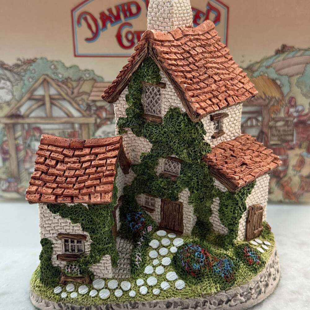 David Winter 1982 Village Cottage House Figurine with COA